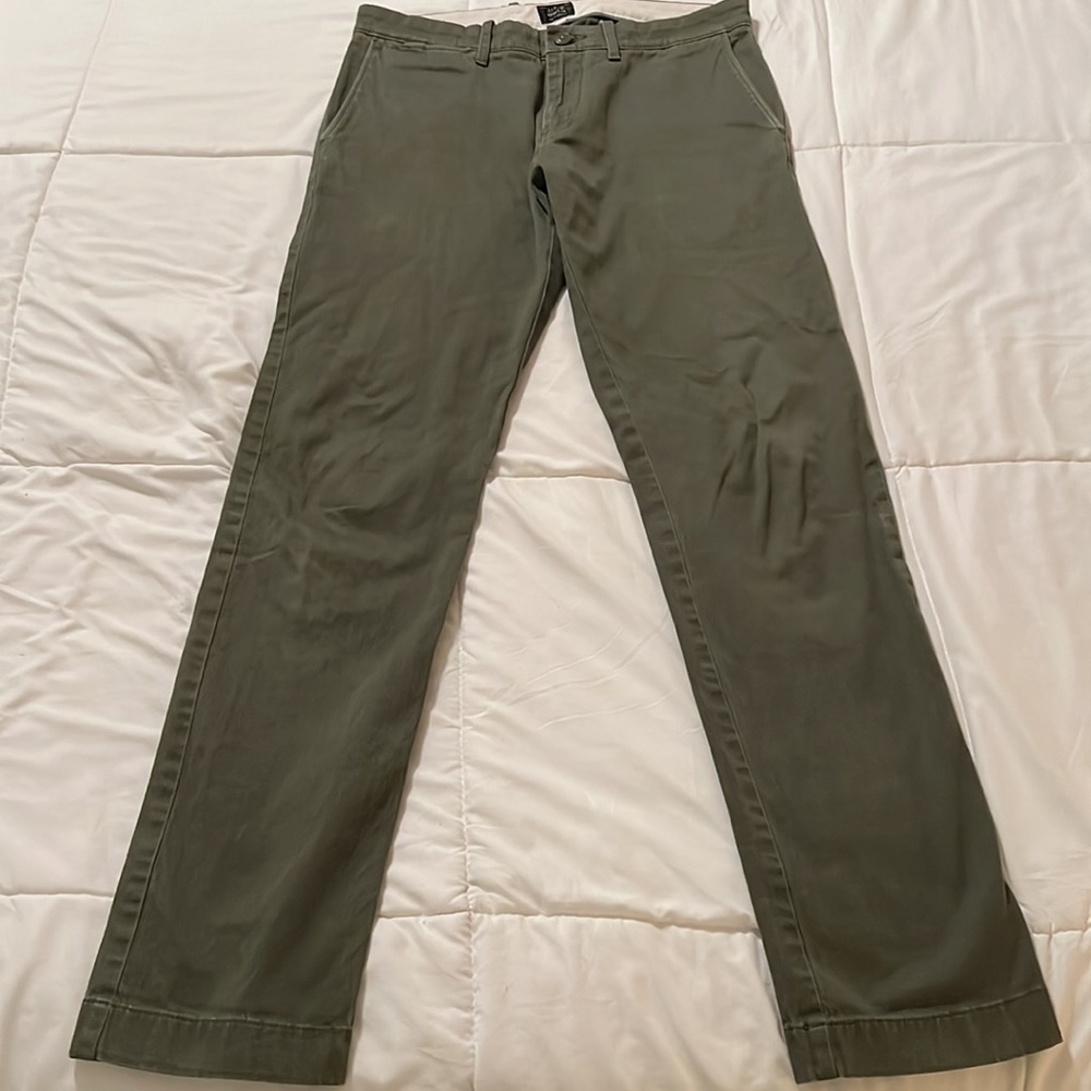 Men’s J.Crew Stretch 484 Slim in green khaki. Size W 29 L 32